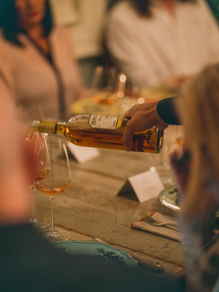 Cata del vino Verduzzo di Cialla de Ronchi di Cialla, una bodega fundada en 1970 por Dina y Paolo Rapuzzi con la intención de cultivar sólo uvas autóctonas de Friuli Venezia Giulia