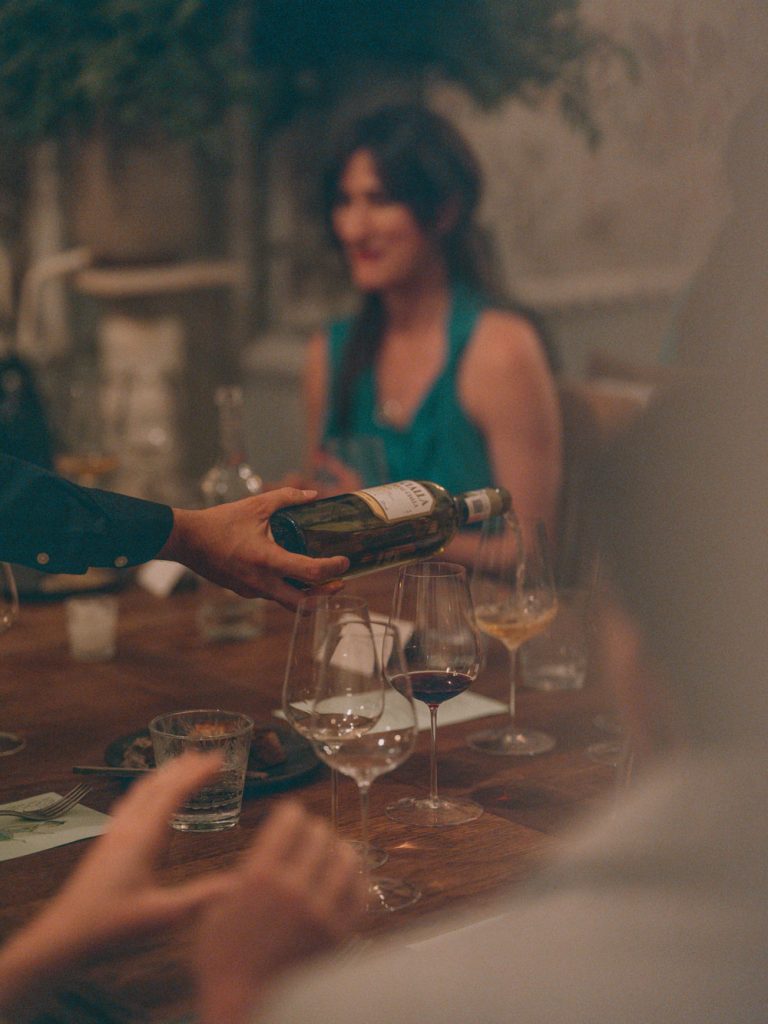 Larissa Lawrence, de Vinos Enteros, vinos de Ronchi di Cialla y copas de Jancis Robinson X Richard Brendon