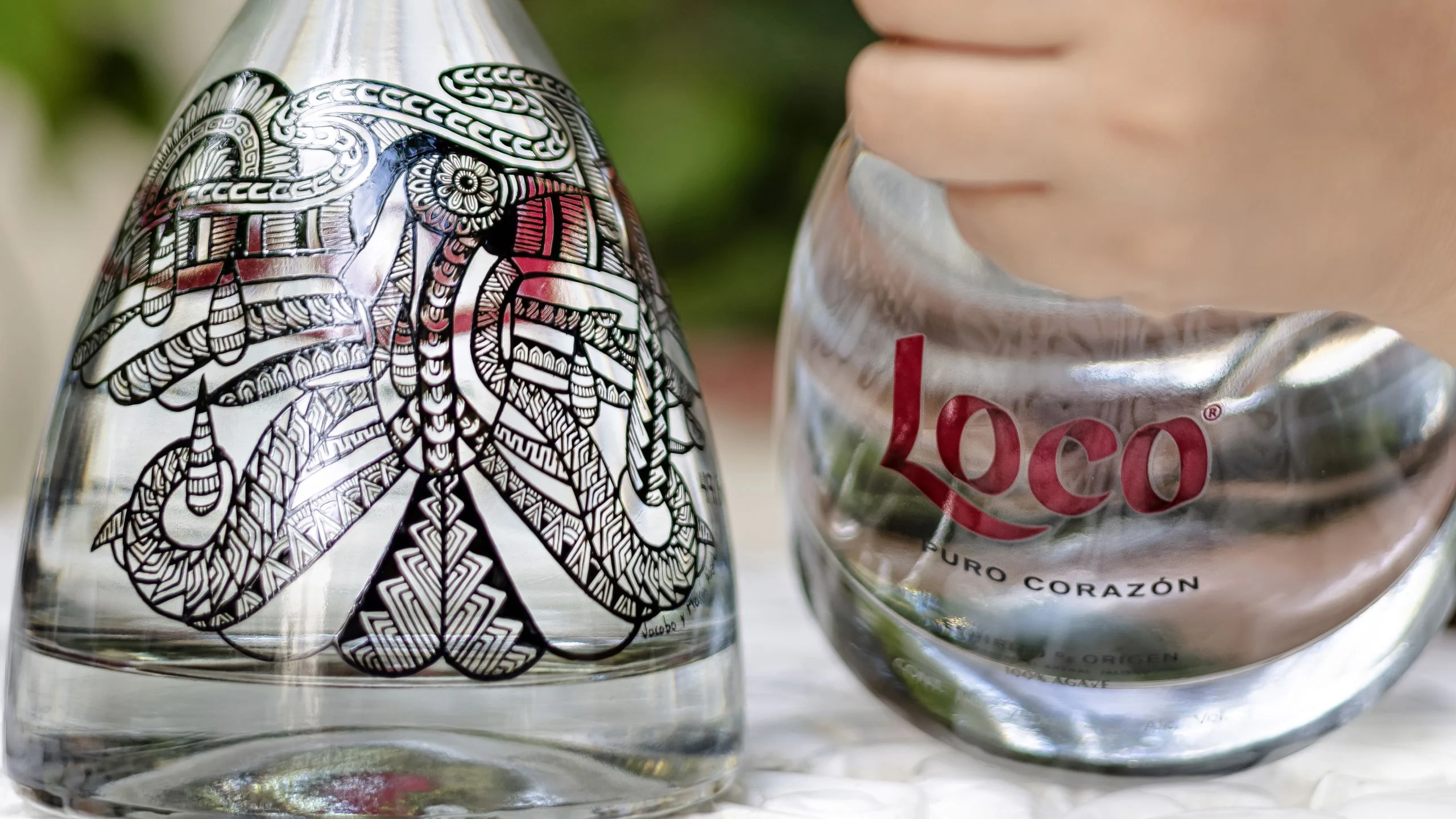 Loco Tequila lanza una botella en colaboración con Jacobo y María Ángeles Loco Tequila lanza una botella en colaboración con Jacobo y María Ángeles