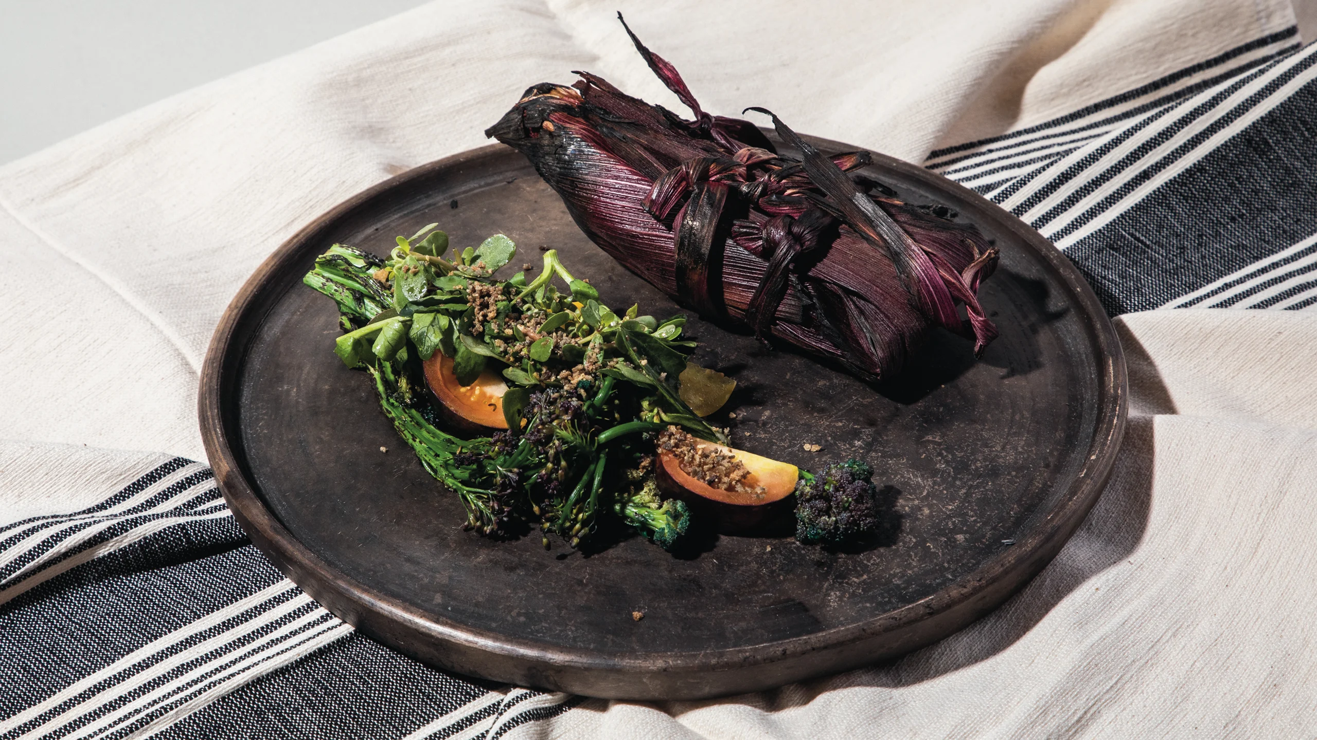 Receta: Tamal de conejo con pipián verde, nopal curado y hoja santa