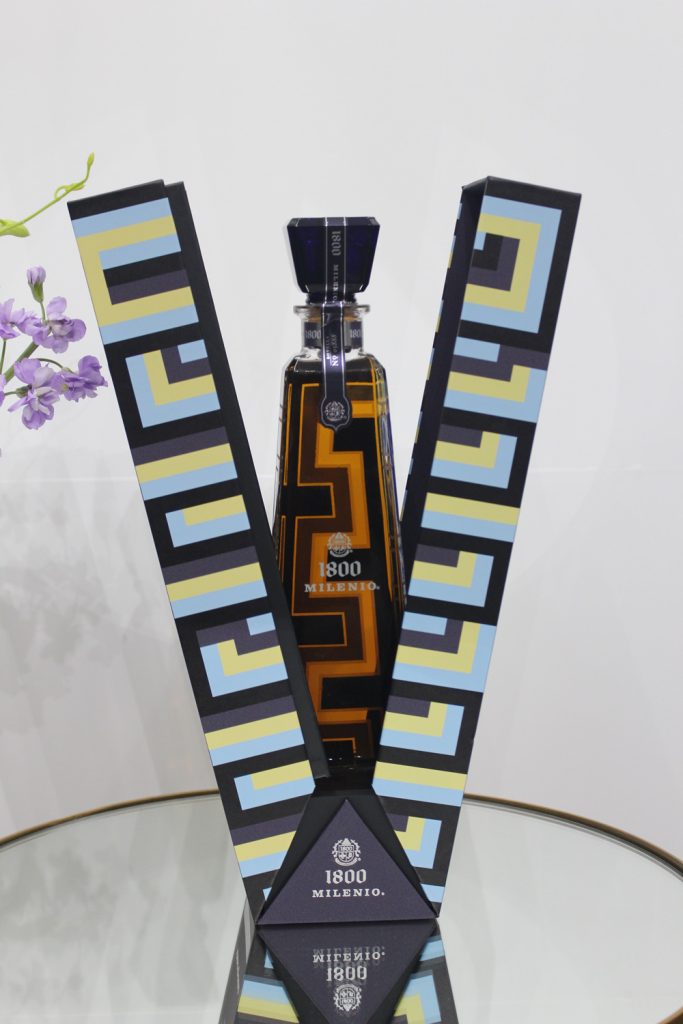Botella edición Darío Escobar de Tequila 1800