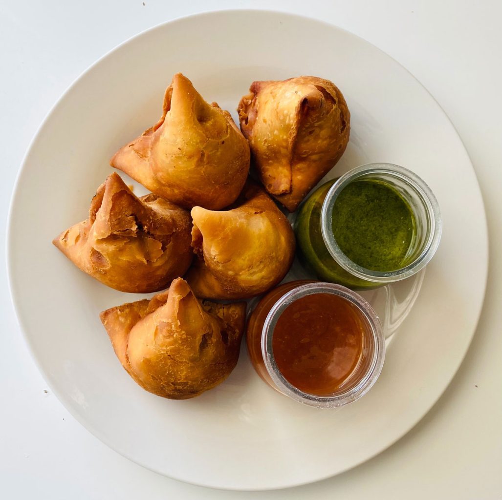 Samosas con chutney