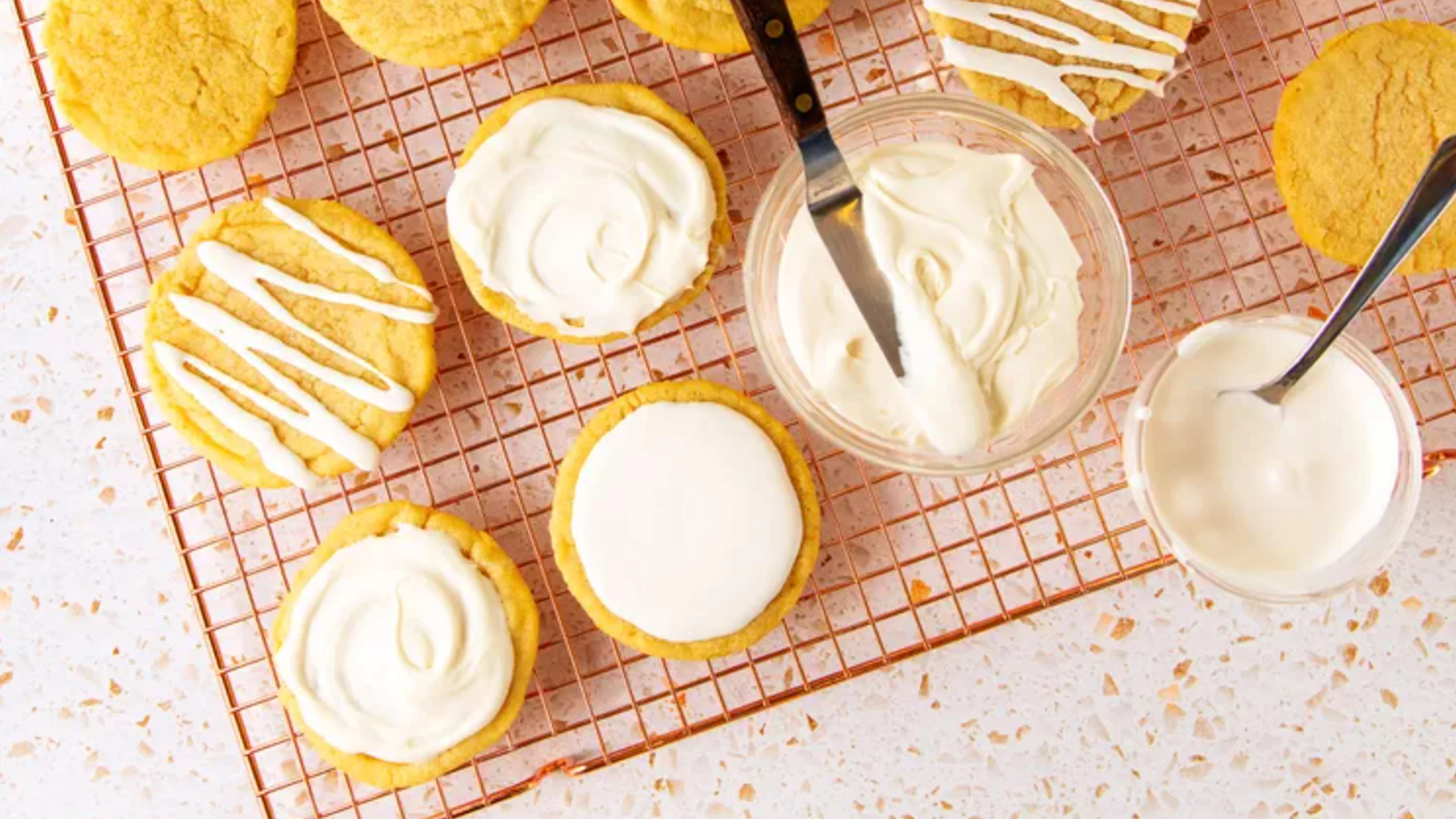 ¿Cuáles son las diferencias entre glaseado, icing y frosting? 