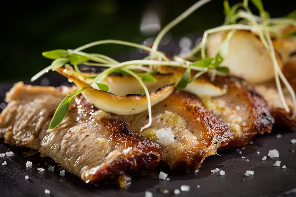 Animal Masaryk tiradito de papada de cerdo