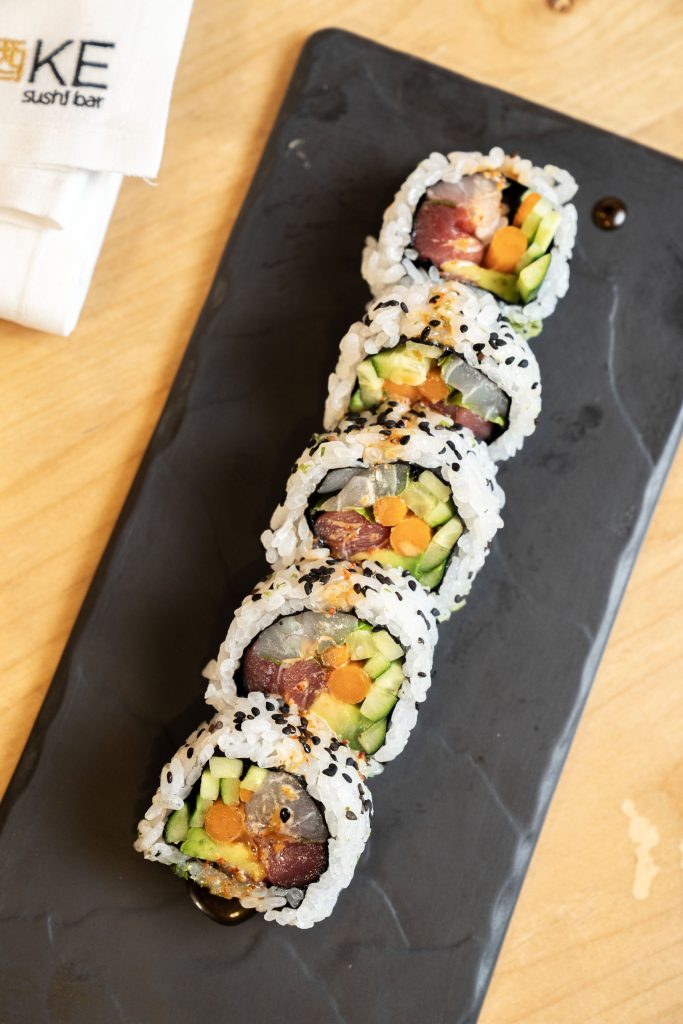 Sake, cocina japonesa Maki sushi