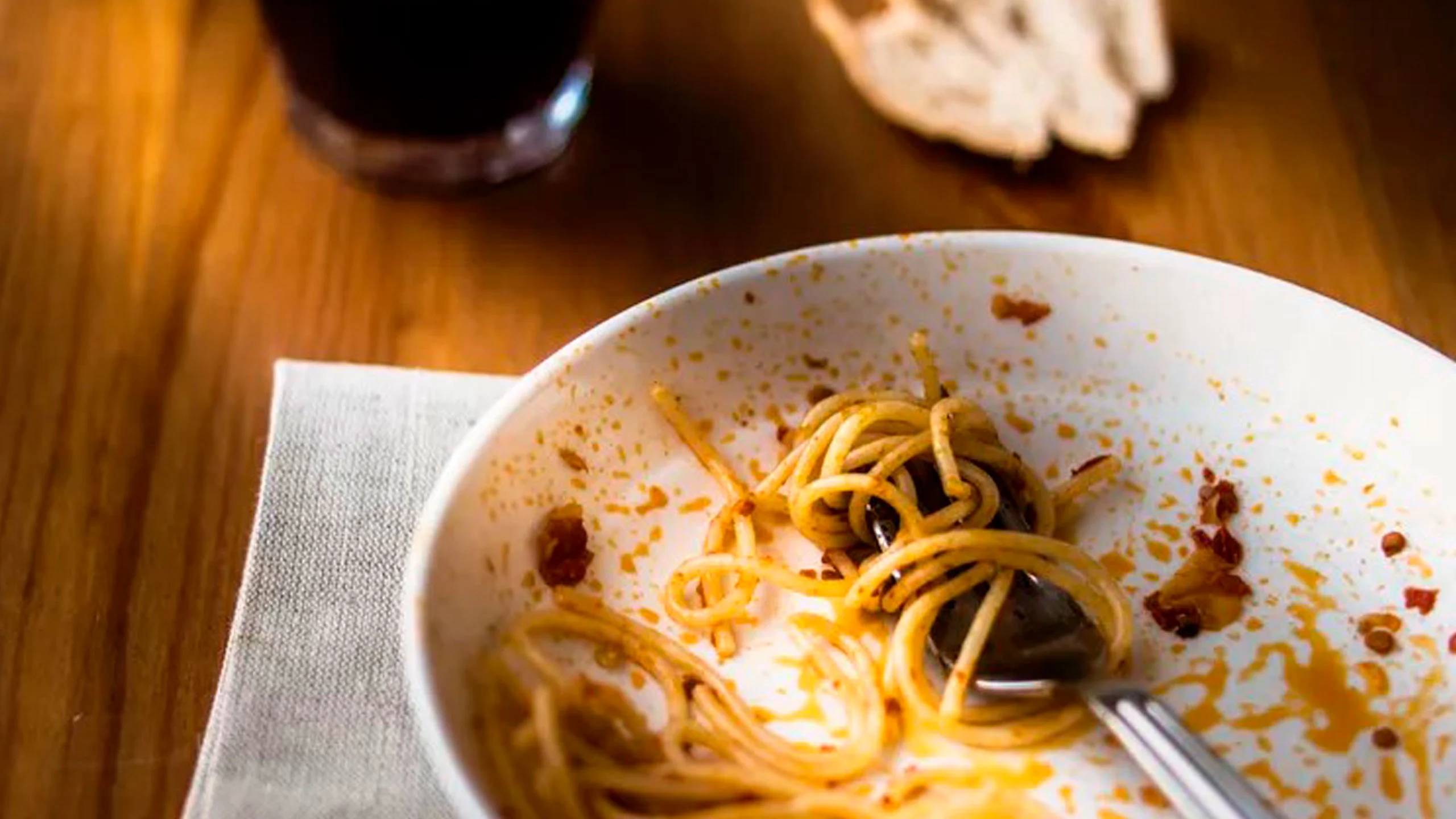 ¿Alguien mira lo que dejas en tu plato en los restaurantes?