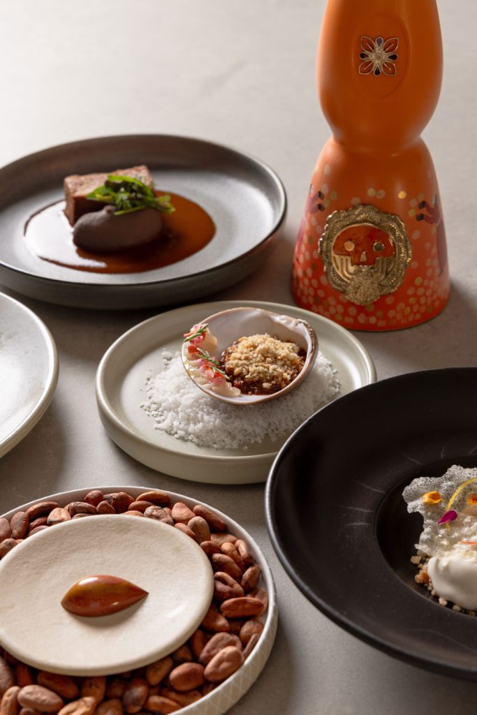 El chef creativo de Clase Azul, Iván Arias, ha creado un menú de maridaje de cinco tiempos para disfrutar la edición "Aromas"