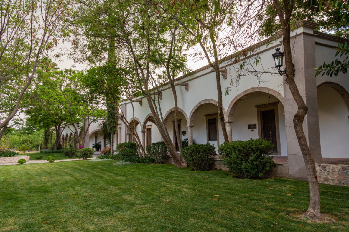 Rancho Los Remedios, cena encantada