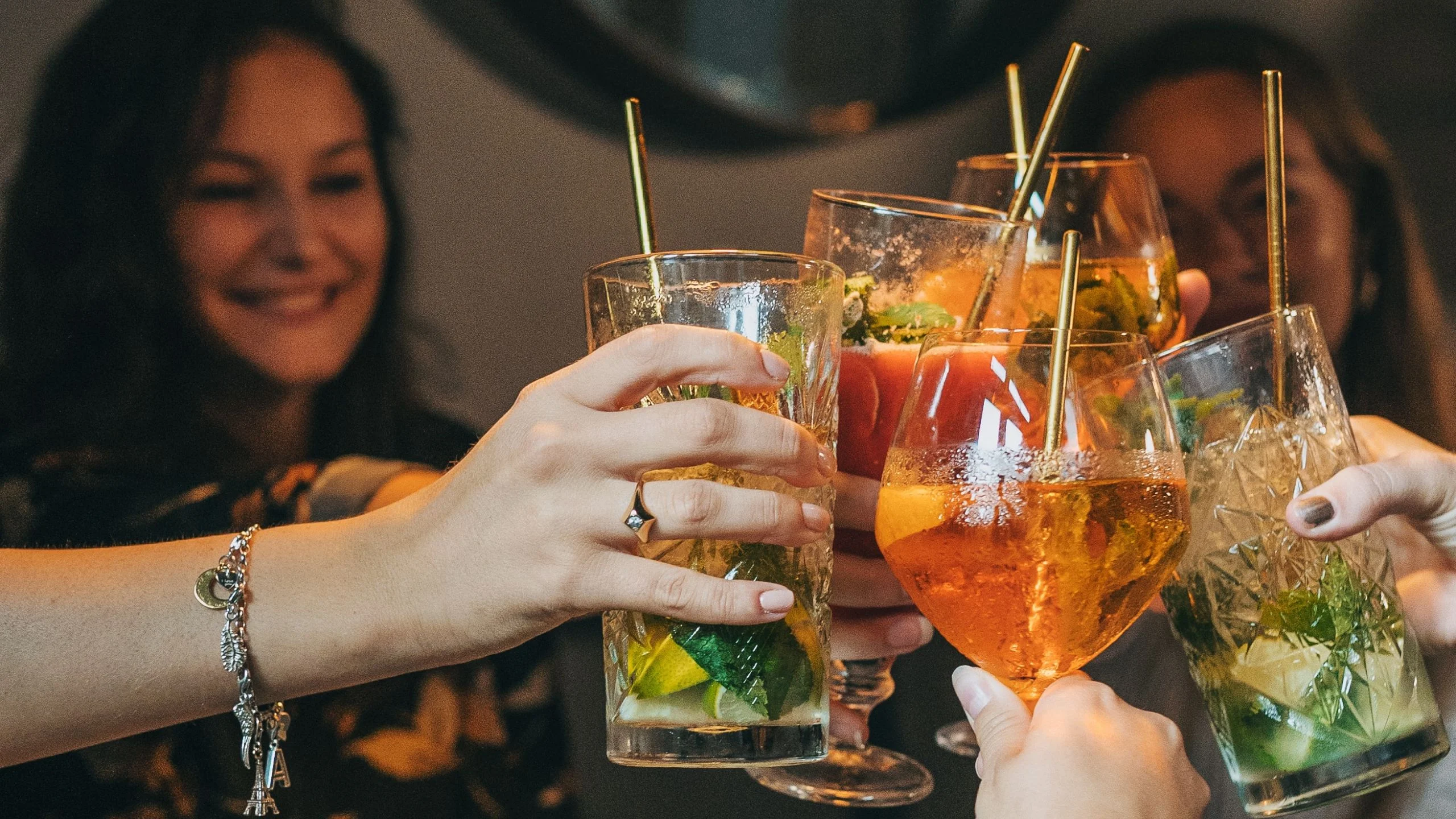 Tres cocteles con destilados para preparar el fin de semana