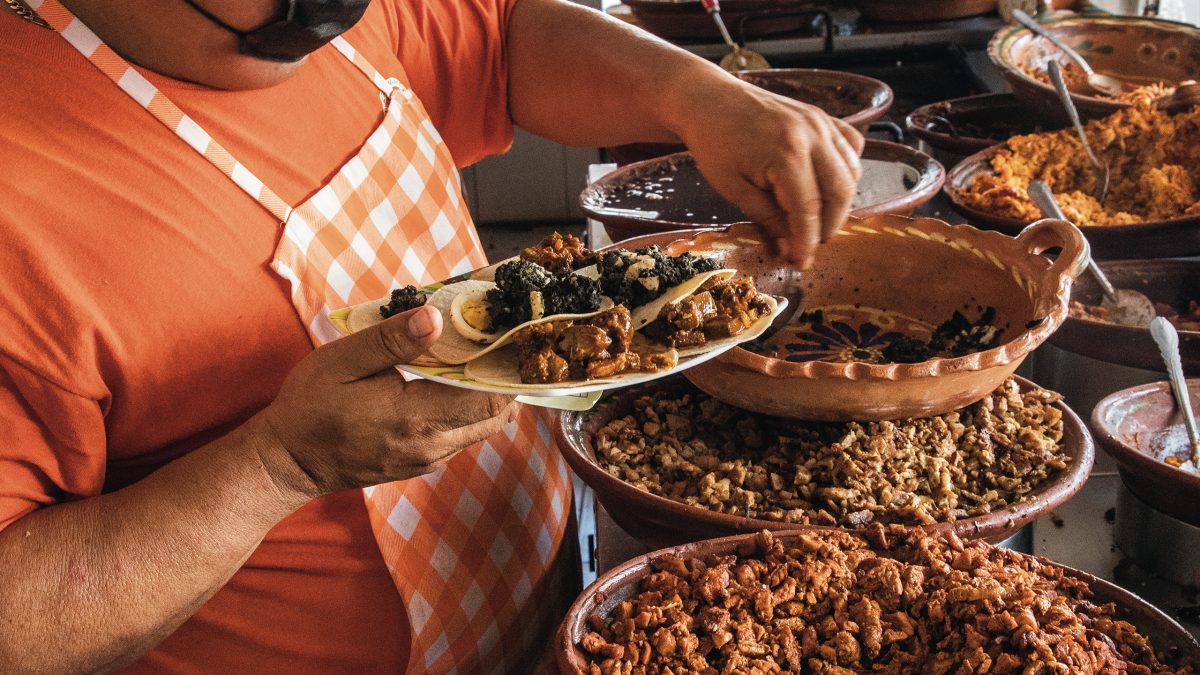 Los imperdibles en Wayan'e son los tacos y tortas de castacán con queso