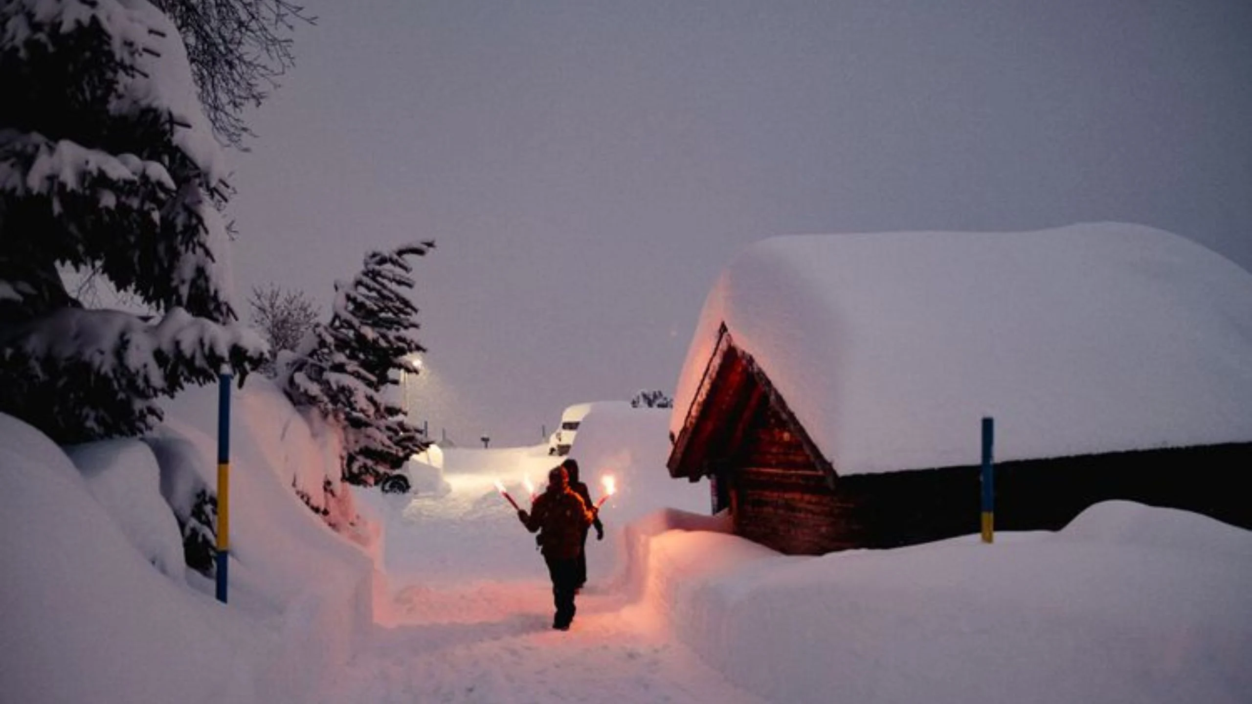 Una caminata a medianoche por la nieve para catar vino y queso