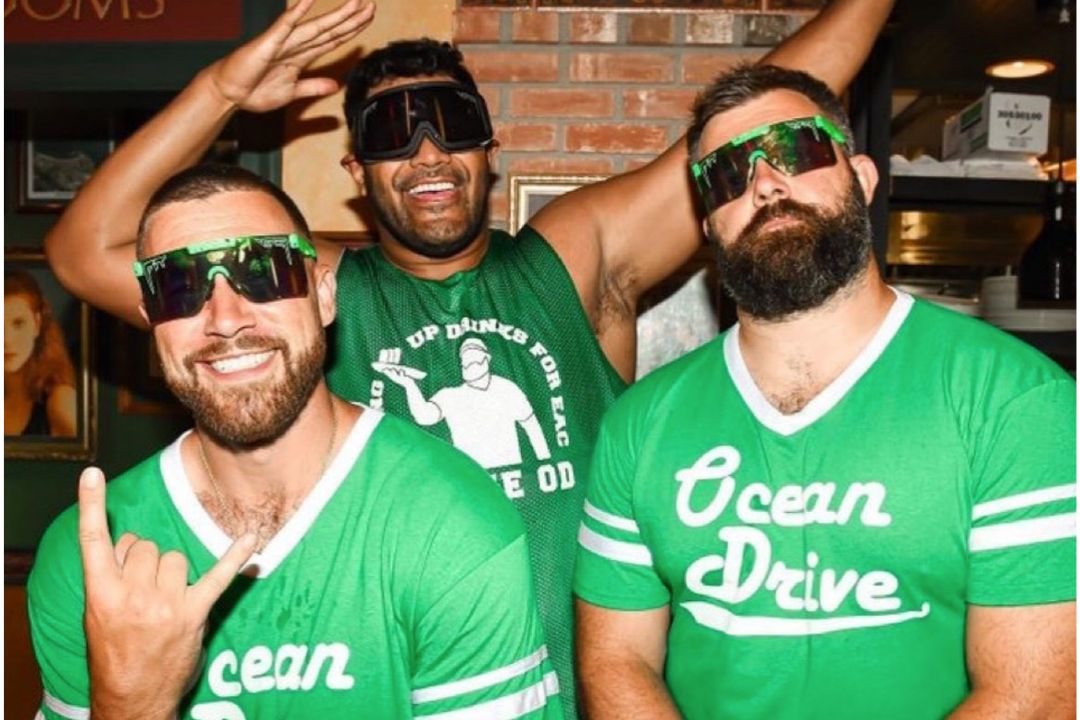 Pollos enteros, galones de leche y otras cosas con las que Donna Kelce alimenta a sus hijos, estrellas de la NFL
