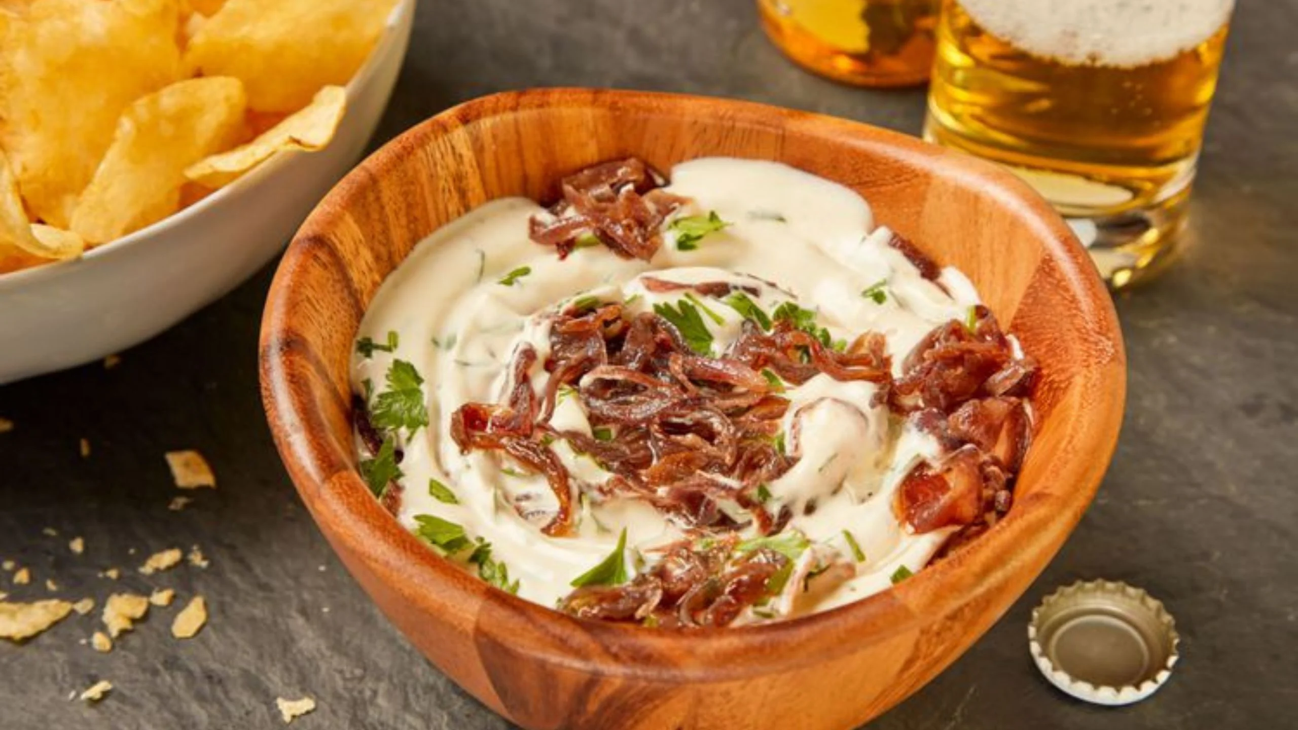 Chips, dip de cebolla y cerveza, la combinación perfecta para el Super Bowl