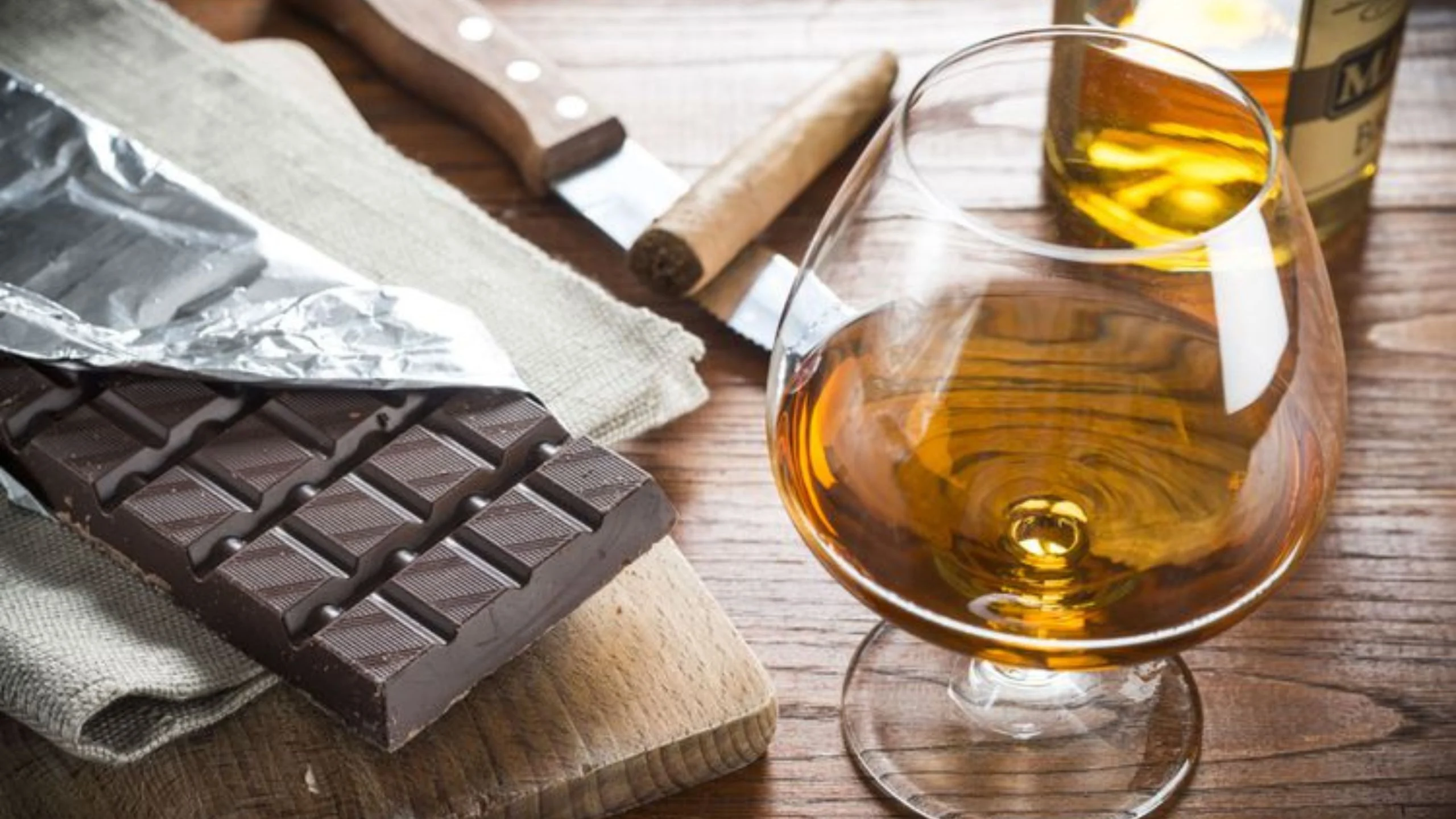 ¿Por qué un bocado de chocolate hace que el ron sepa mejor?