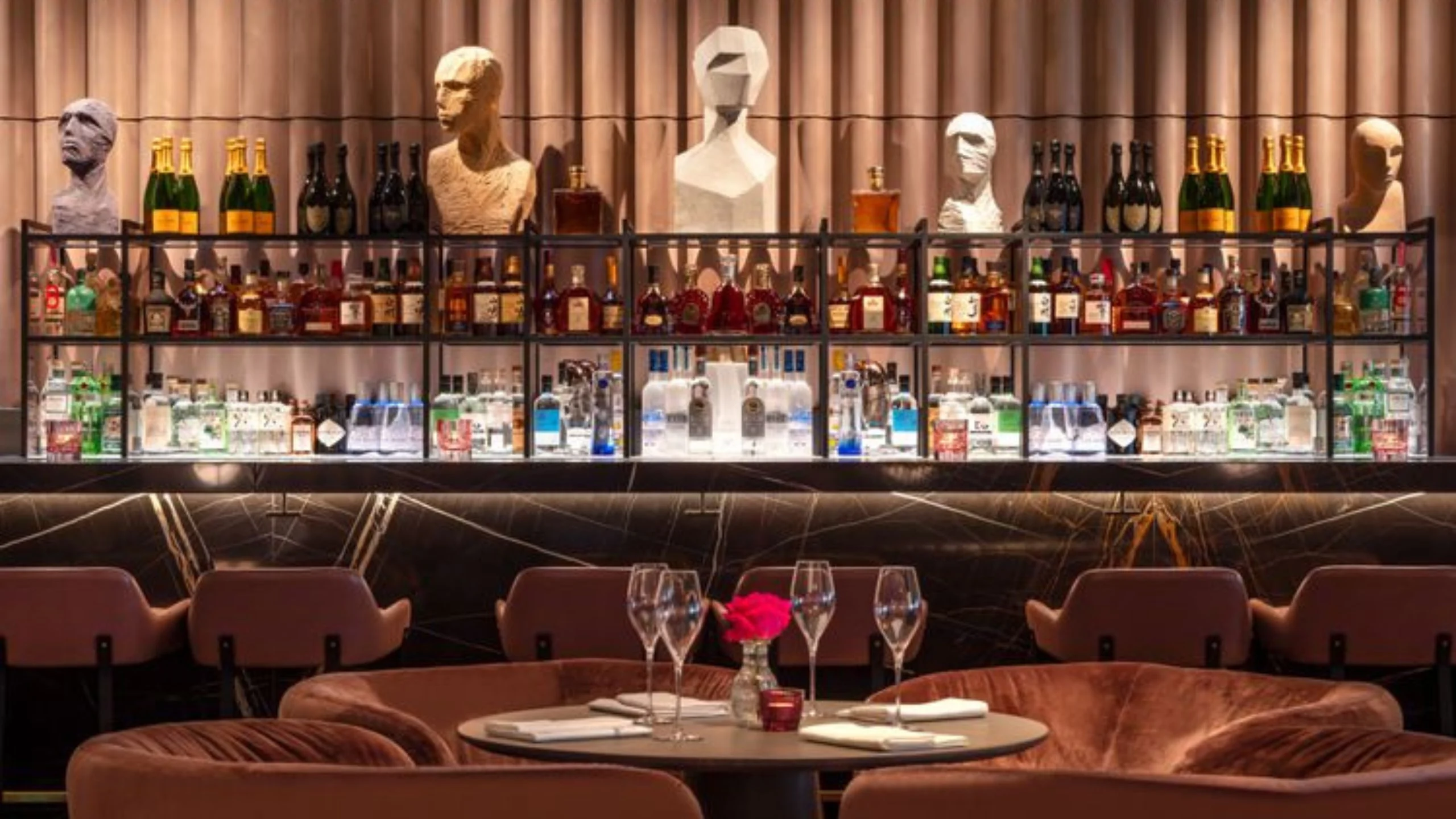 ¿Vas a Londres? Haz una parada en este bar de cócteles con champaña