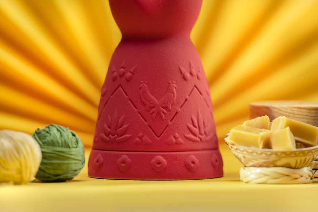 La botella del mezcal Clase Azul San Luis Potosí es roja porque se inspira en los huachichiles.