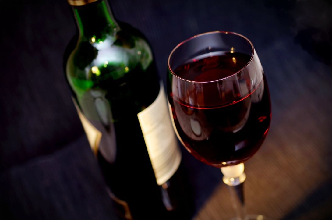 ¡Feliz Día del Vino Tinto! Celebra brindando por una vida más larga
