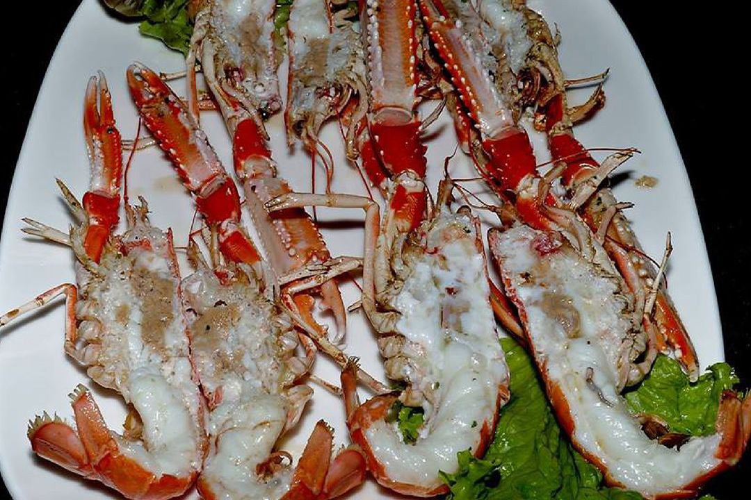El restaurante a 10 minutos de Santiago de Compostela que fue galardonado por la Guía Michelin por sus exquisitos platos con pescado
