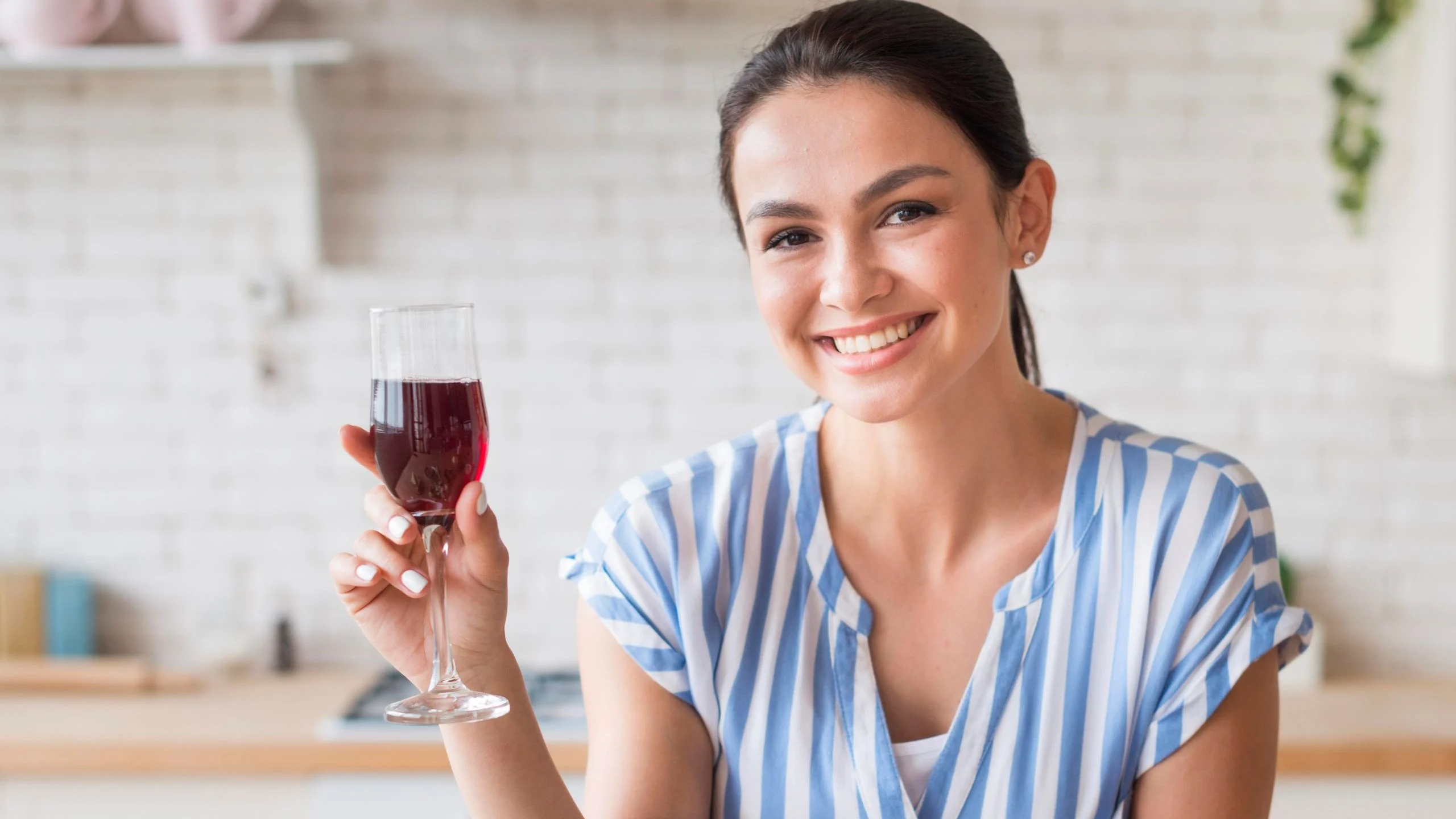 No le digas adiós al vino tinto en Semana Santa y descubre 3 opciones ideales para acompañar pescado