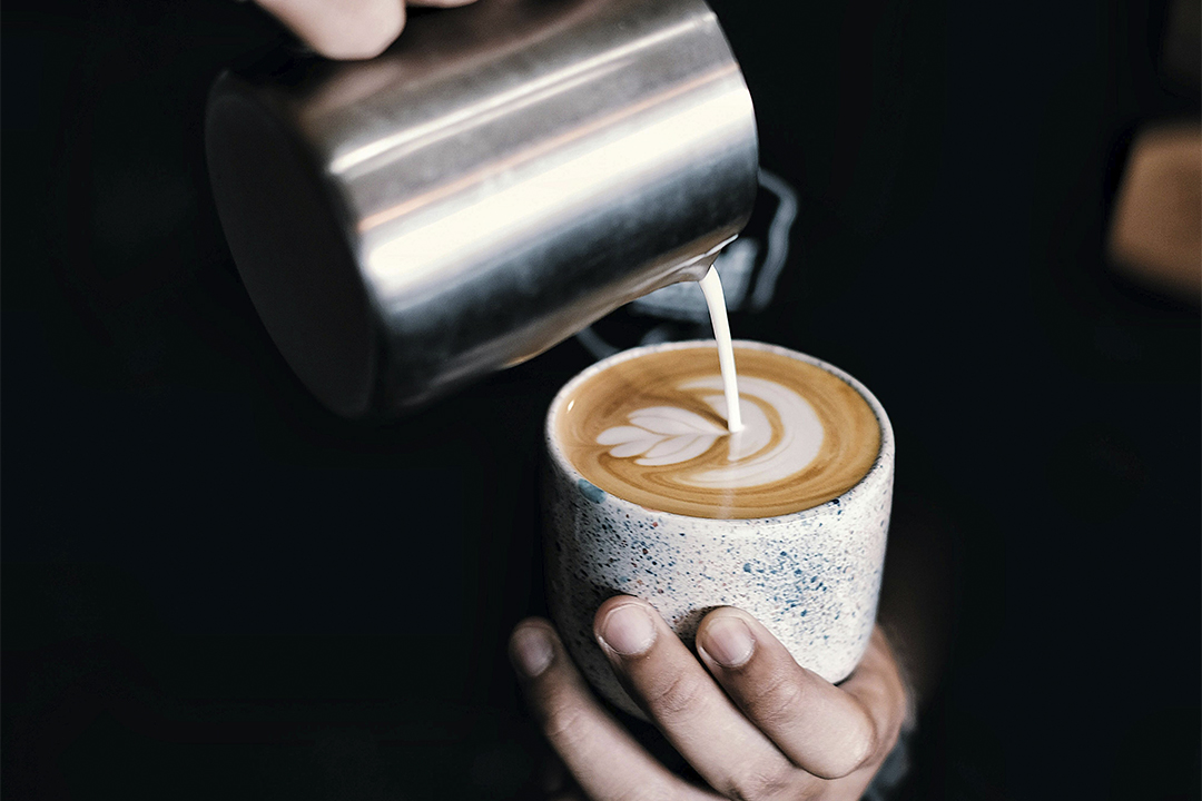 3 técnicas para decorar tu café y ser un buen barista en casa