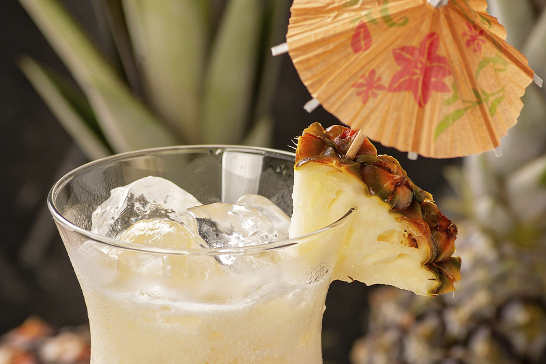 Así se hace la Piña Colada más tropical: el paraíso embotellado, paso a ...