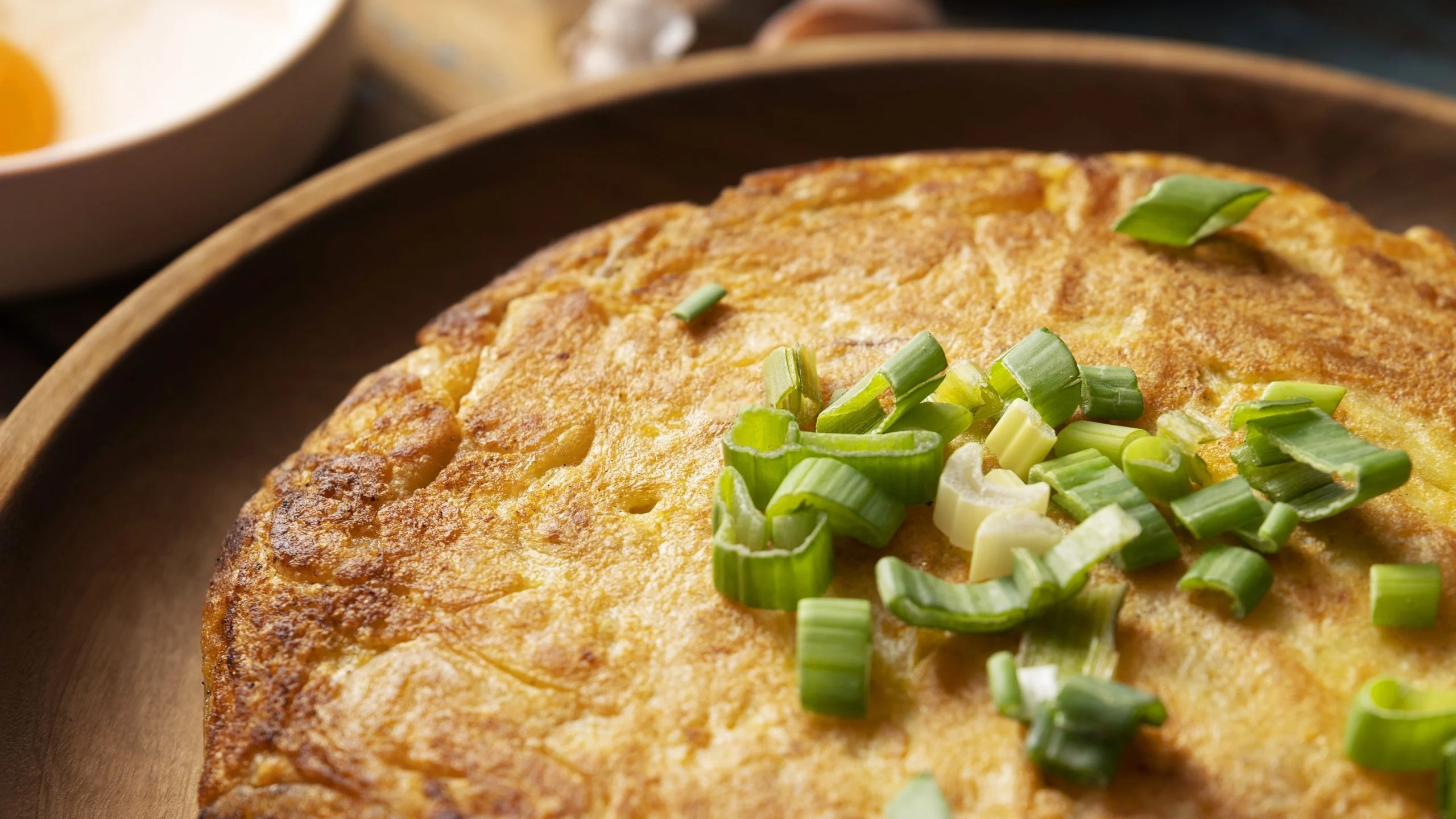 La receta fácil de Karlos Arguiñano para cocinar una tortilla de acelga