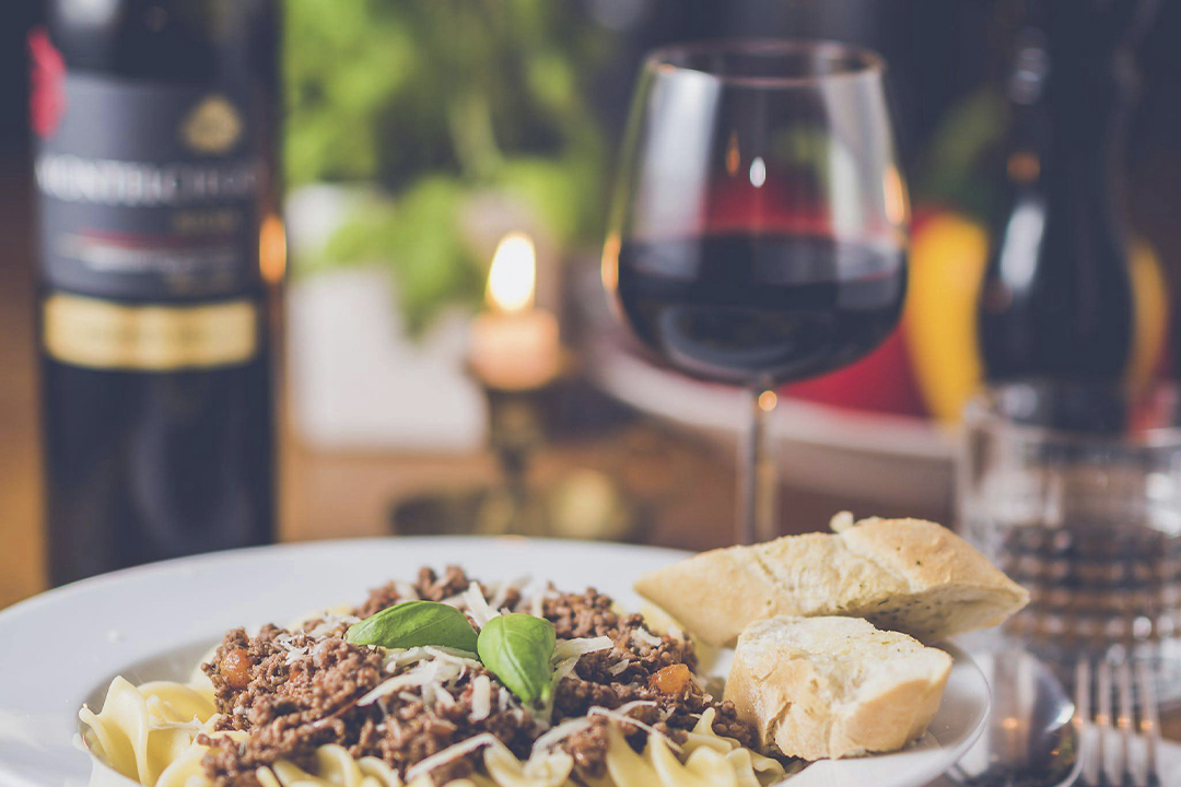 Cómo escoger un buen vino para sorprender a tus invitados: 5 tips esenciales