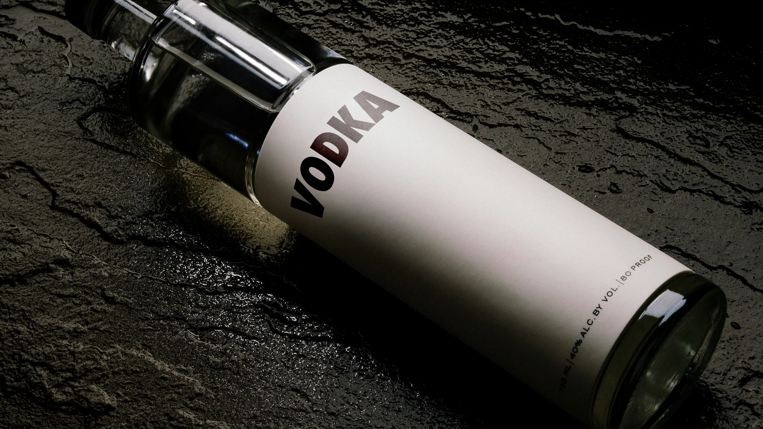 ¿En qué se diferencia el vodka de otros licores claros?