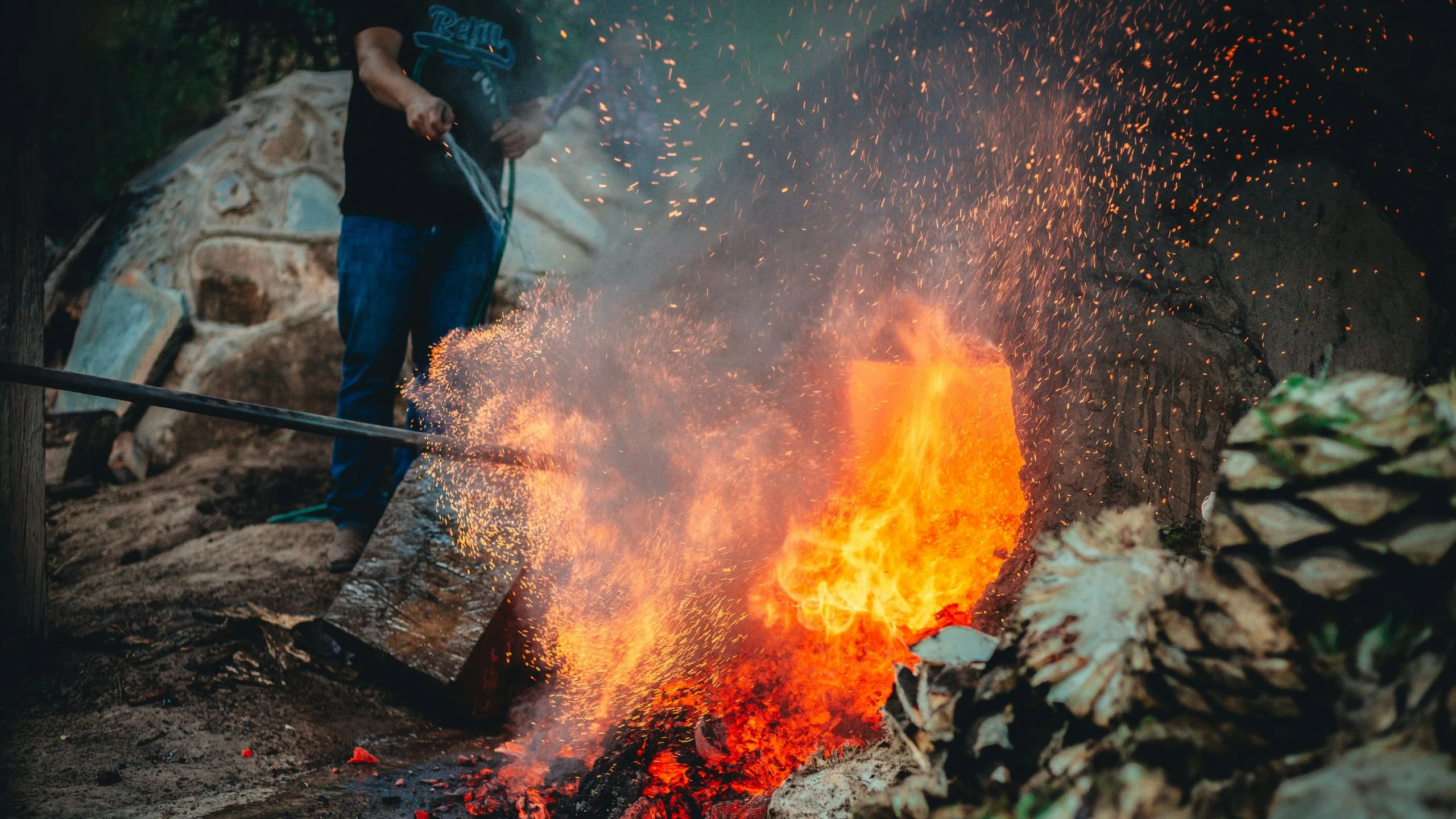 Puntamanguera, mezcales hechos por maestros mezcaleros artesanales