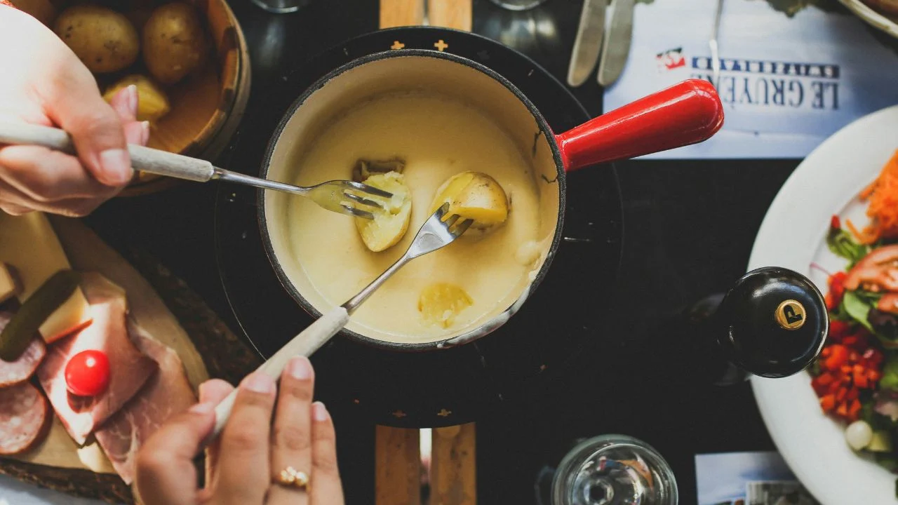 Fondue clásica de queso suizo