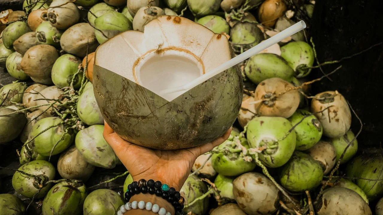 Bebidas que te hidratan mejor que el agua