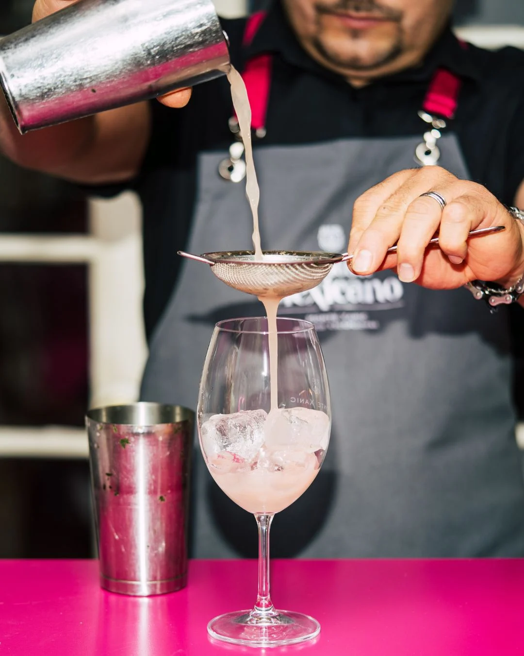 Celebra el Día del Vino Rosado con rosa mexicano