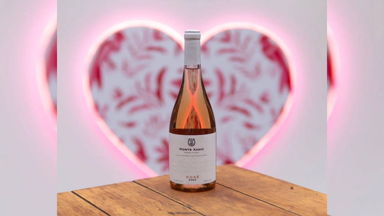 Celebra el Día del Vino Rosado con rosa mexicano