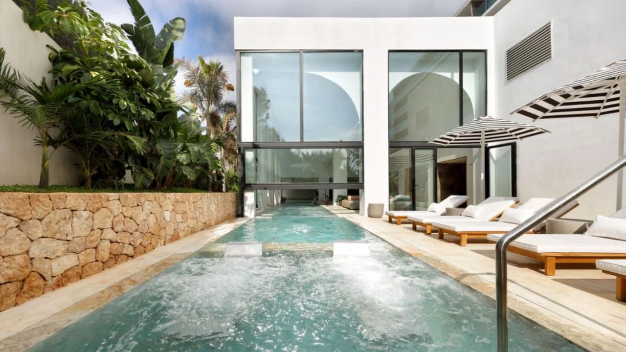 Experimenta el lujo ibicenco en BLESS Hotel Ibiza