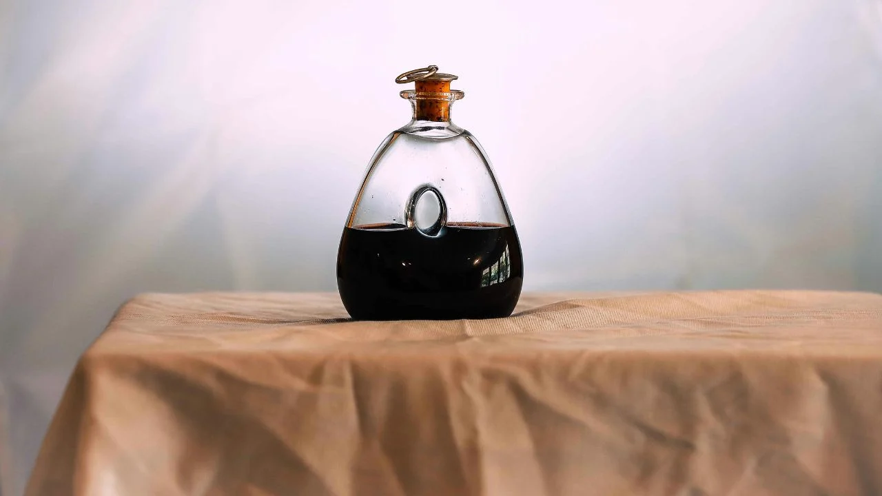Cómo saber si necesitas decantar tu vino