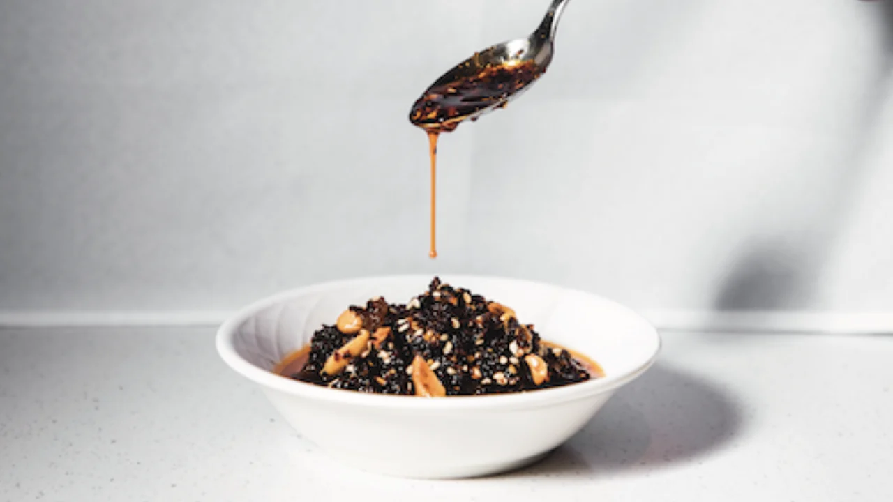 Salsa macha: Un toque picante y complejo para tus platillos