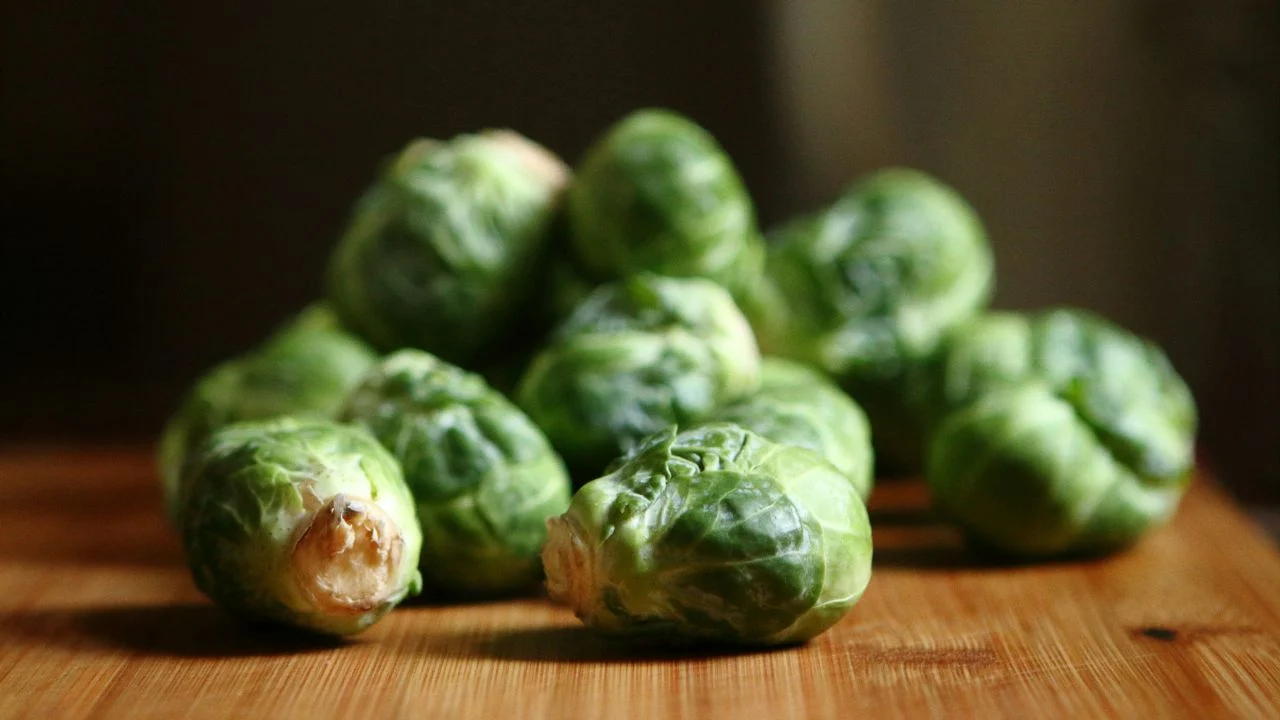 Sácale jugo a tu freidora de aire con estas coles de Bruselas