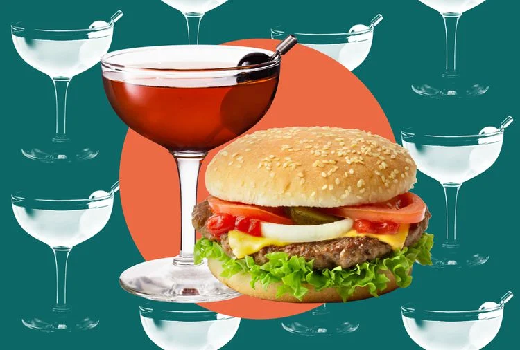 Aquí la razón por la que deberías pedir un Manhattan con tu próxima hamburguesa