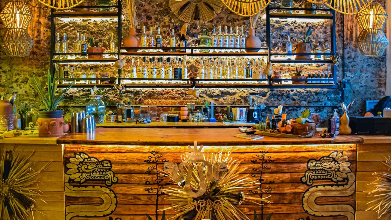 Descubre este restaurante que marida mezcal con comida basada en insectos