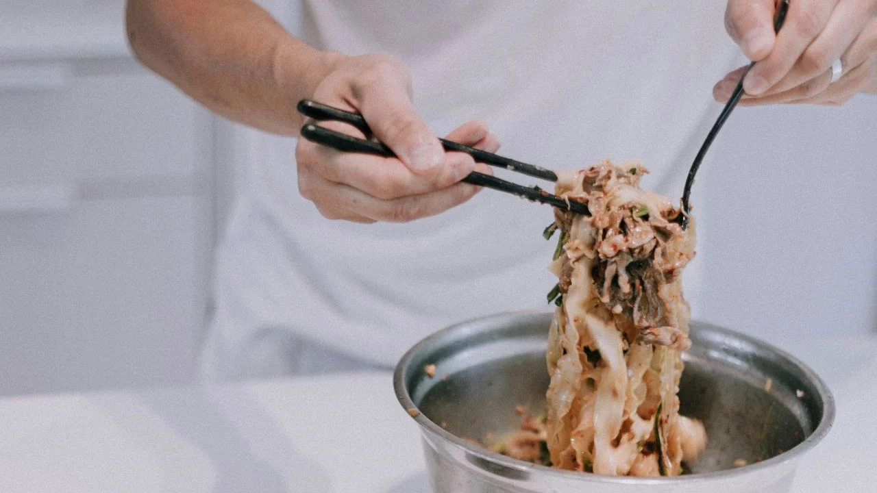 Chefs utilizan hongo para crear nuevos platos a partir de residuos alimentarios