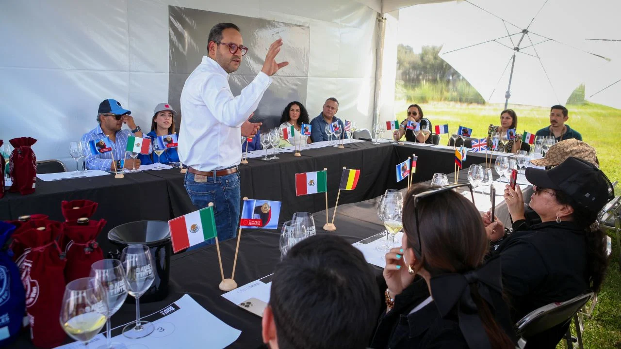 Disfruta de vino, gastronomía y música en Val'Quirico con Aire Tinto