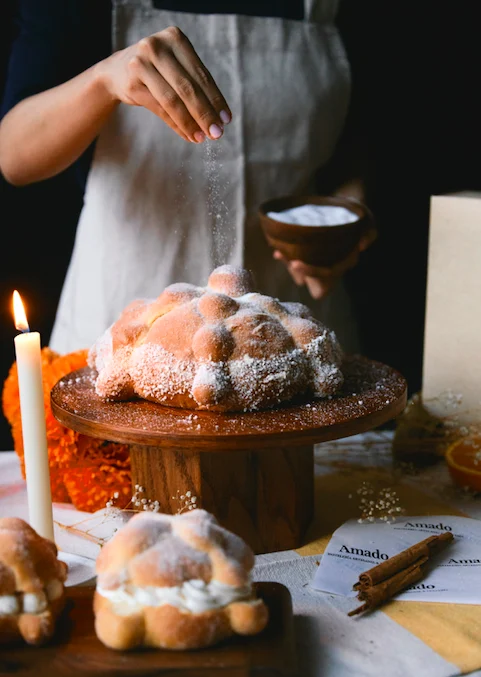 Pan de muerto: tradición y sabor artesanal en Amado