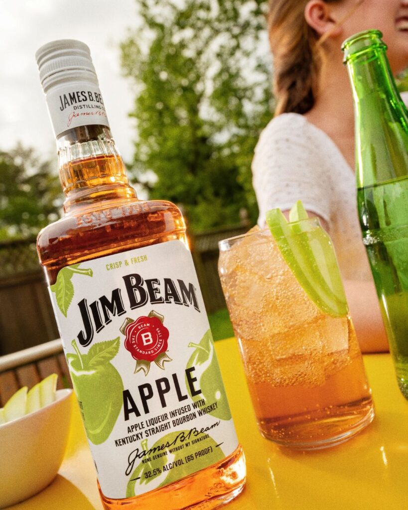 Explora el sabor de la temporada con los mejores cócteles con Jim Beam Peach y Apple