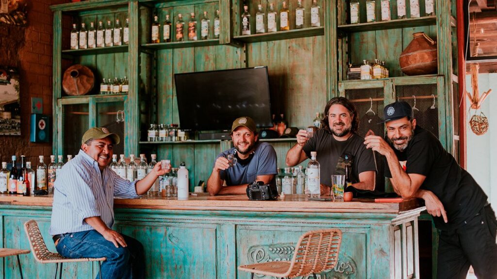 Tradición y sabor: 6 mezcales artesanales que debes conocer