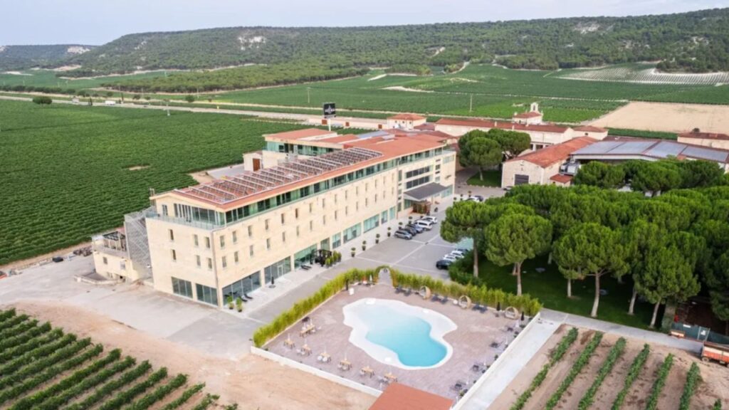 Arzuaga: un viaje de lujo entre viñedos, sabores y encanto rural