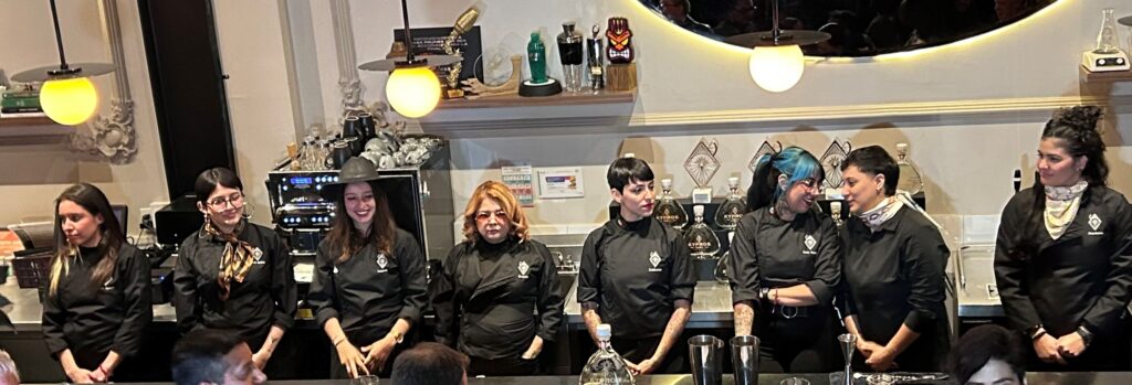 Diosas de la barra reinventan un clásico del tequila
