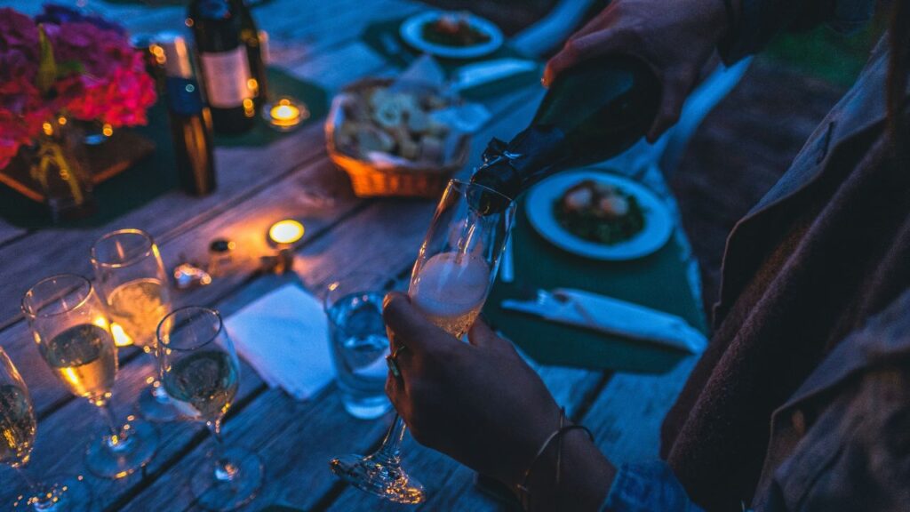 Cómo calcular la cantidad de alcohol necesaria para una fiesta