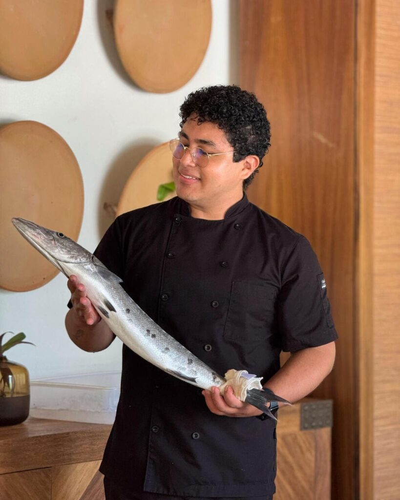 Te decimos cómo preparar el tiradito de lobina del chef Luis León