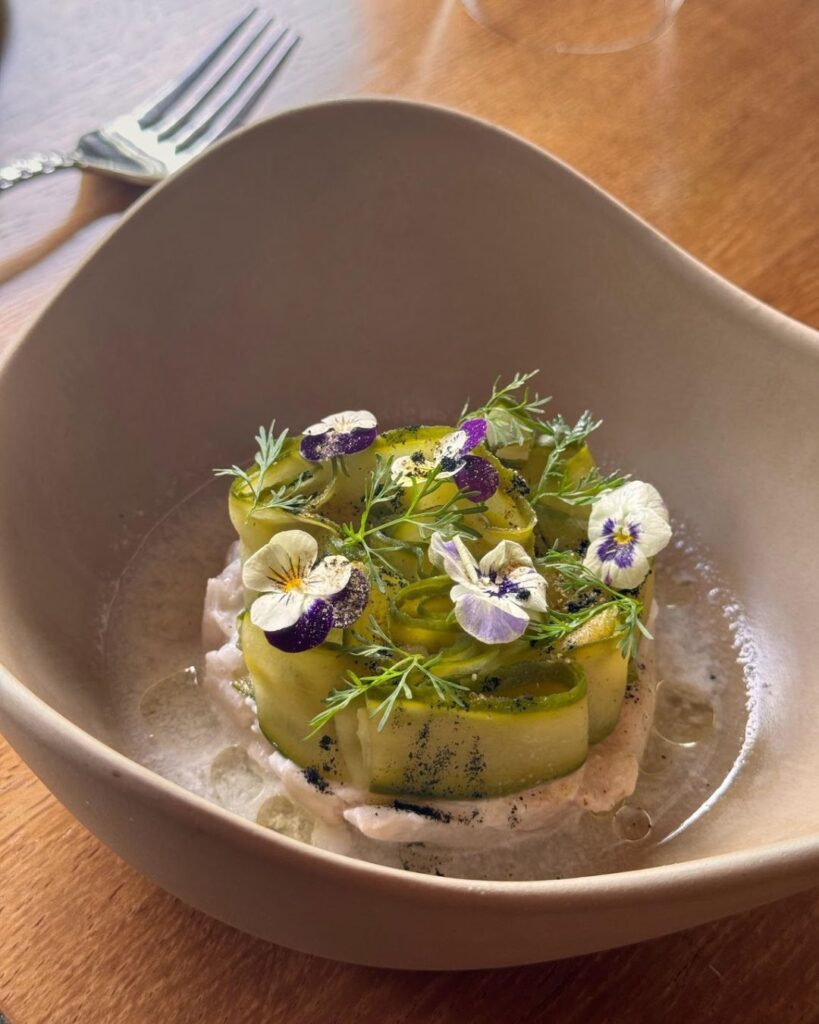 Te decimos cómo preparar el tiradito de lobina del chef Luis León