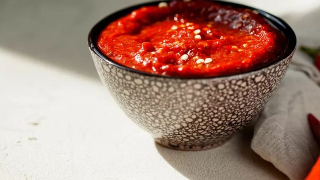 Conoce la harissa, la pasta de chile del norte de África que mejorará tu cocina